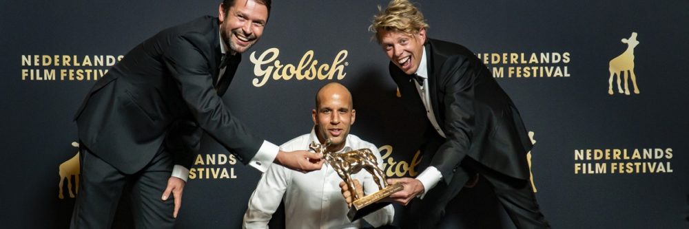 Grolsch Gouden Kalveren Gala tijdens Het Nederlands Film Festival 2020 Nederland, Utrecht, 02 October 2020. Het Nederlands Film Festival 2020. Grolsch Gouden Kalveren Gala. Winnaar Beste film Der-Jan Warrink, Kaji Nelissen, eché Janga.
Foto: © 2020, Joke Schut / www.jokeschut.nl